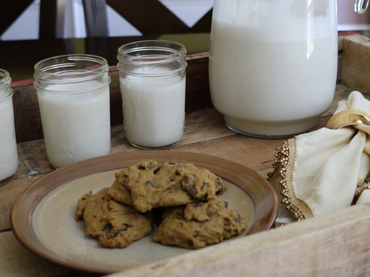 Heres How Easy It Is To Make Your Own Nut Milk At Home